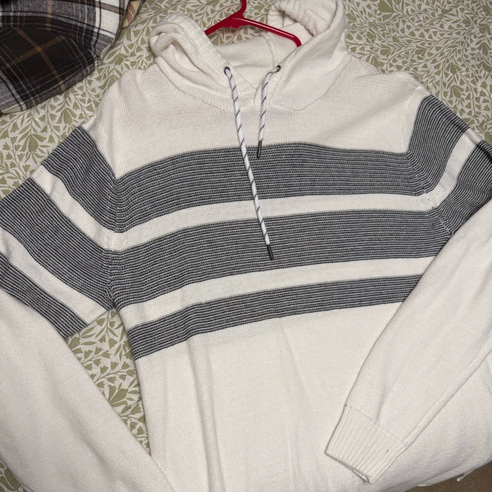 BKE Men's Cream and Gray Striped Crewneck Sweater